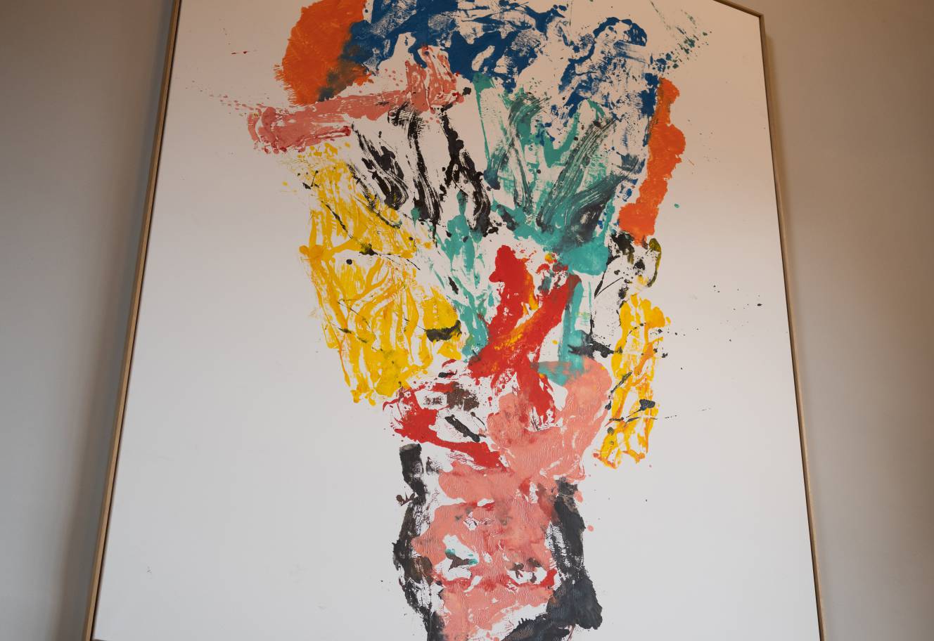 The artwork "Vanille" by Georg Baselitz at Naturhotel Forsthofgut. 