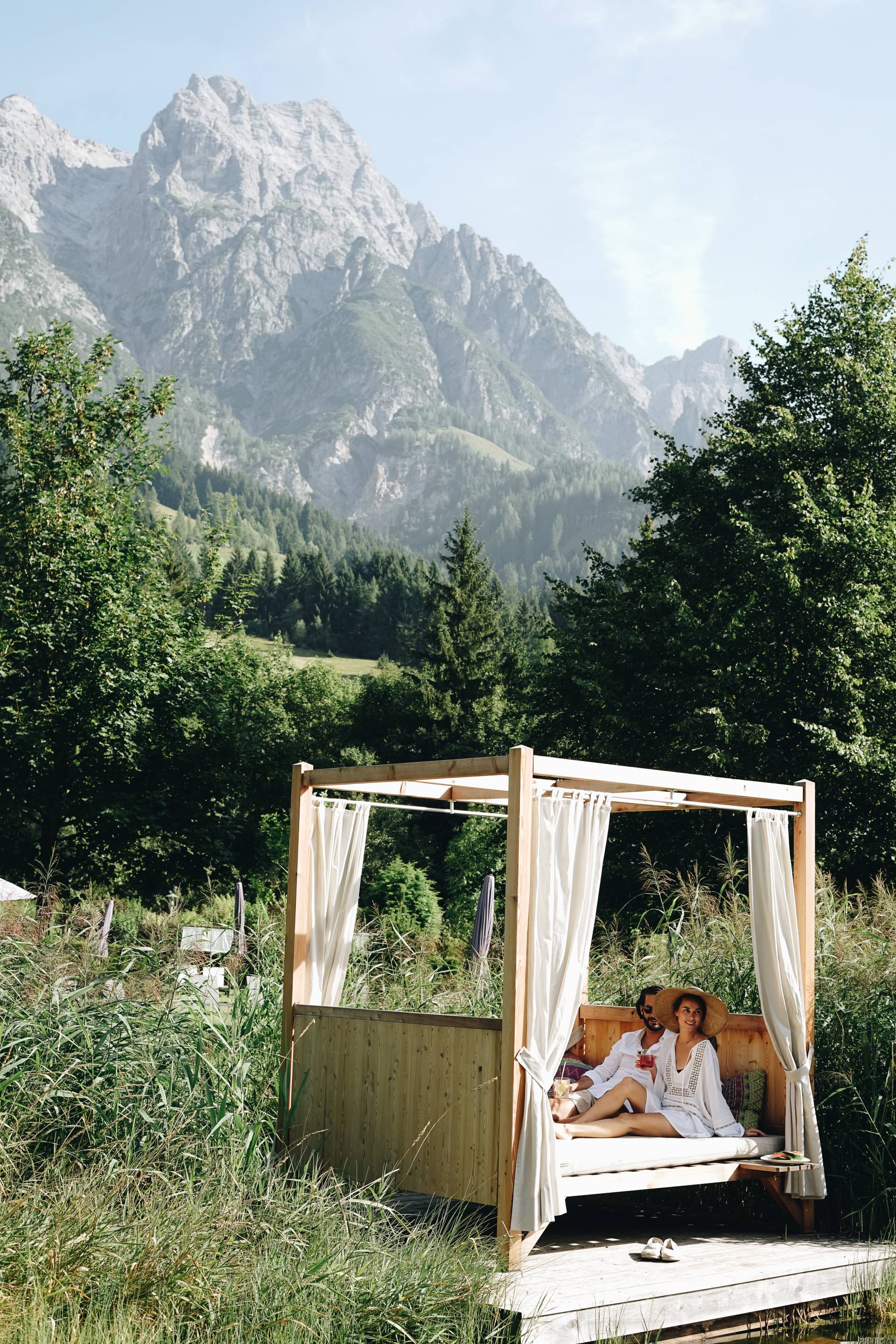 Entspannung in Wellnessbereich waldSPA des Naturhotel Forsthofgut