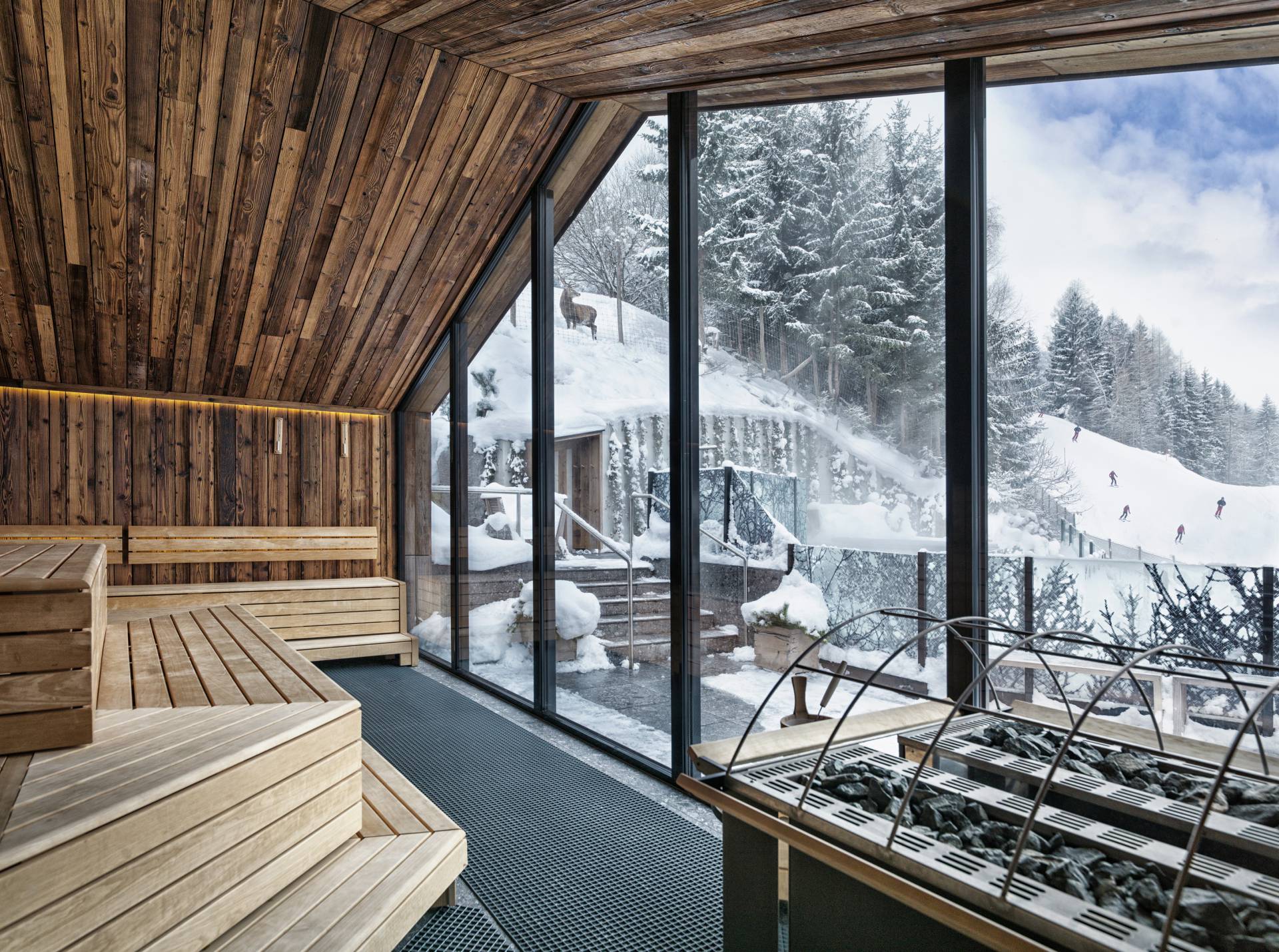 Sauna im Adults Only Hotel Forsthofgut im Winter in Österreich