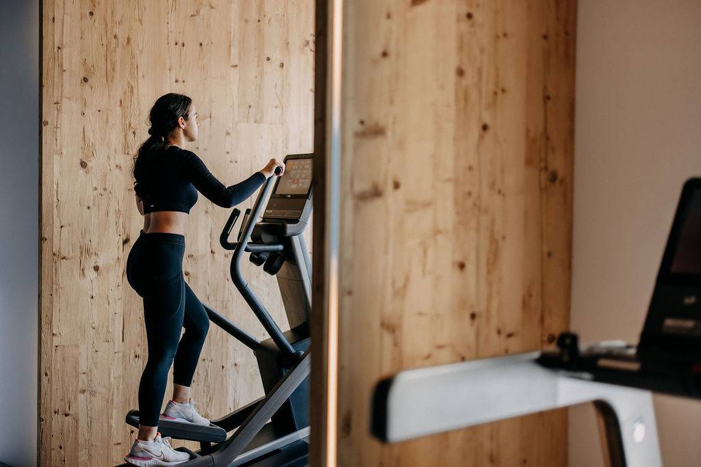 Cardio Training Fitnessraum Naturhotel Forsthofgut Leogang Österreich
