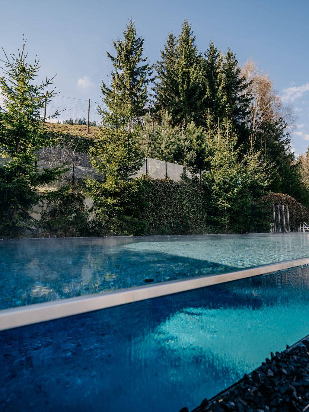 Entspannung in Wellnessbereich waldSPA des Naturhotel Forsthofgut