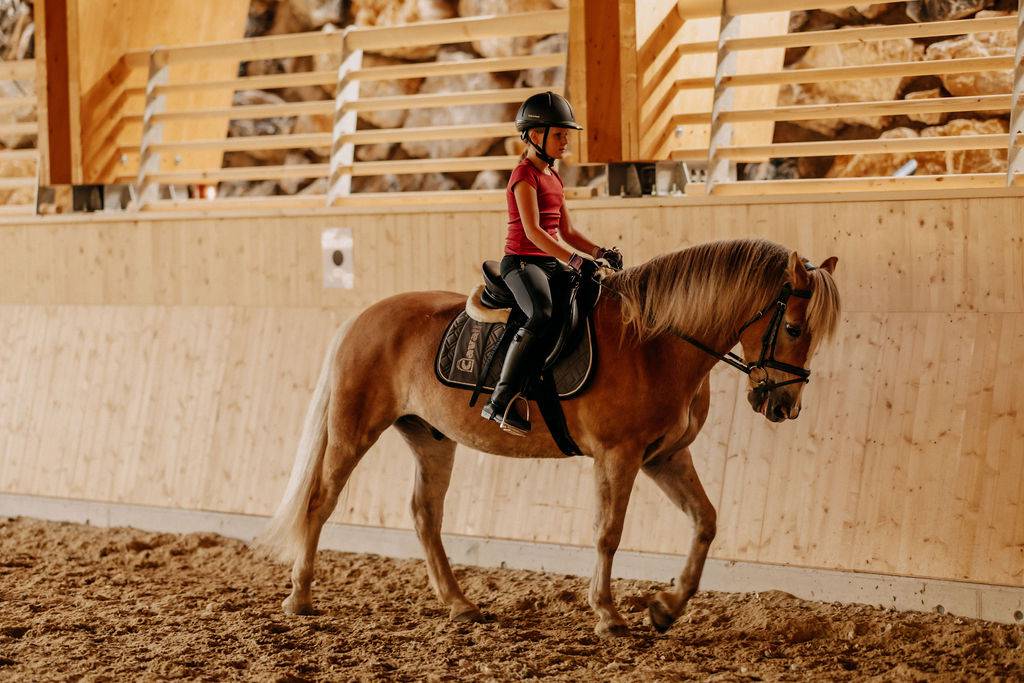 Reitunterricht und geführte Ausritte im Naturhotel Forsthofgut in Leogang