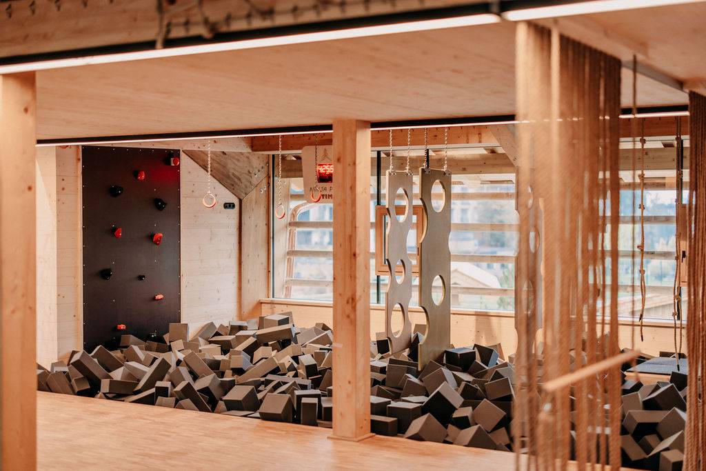 Indoor Hindernisparkour mit Zeitmessung im Forsthofgut