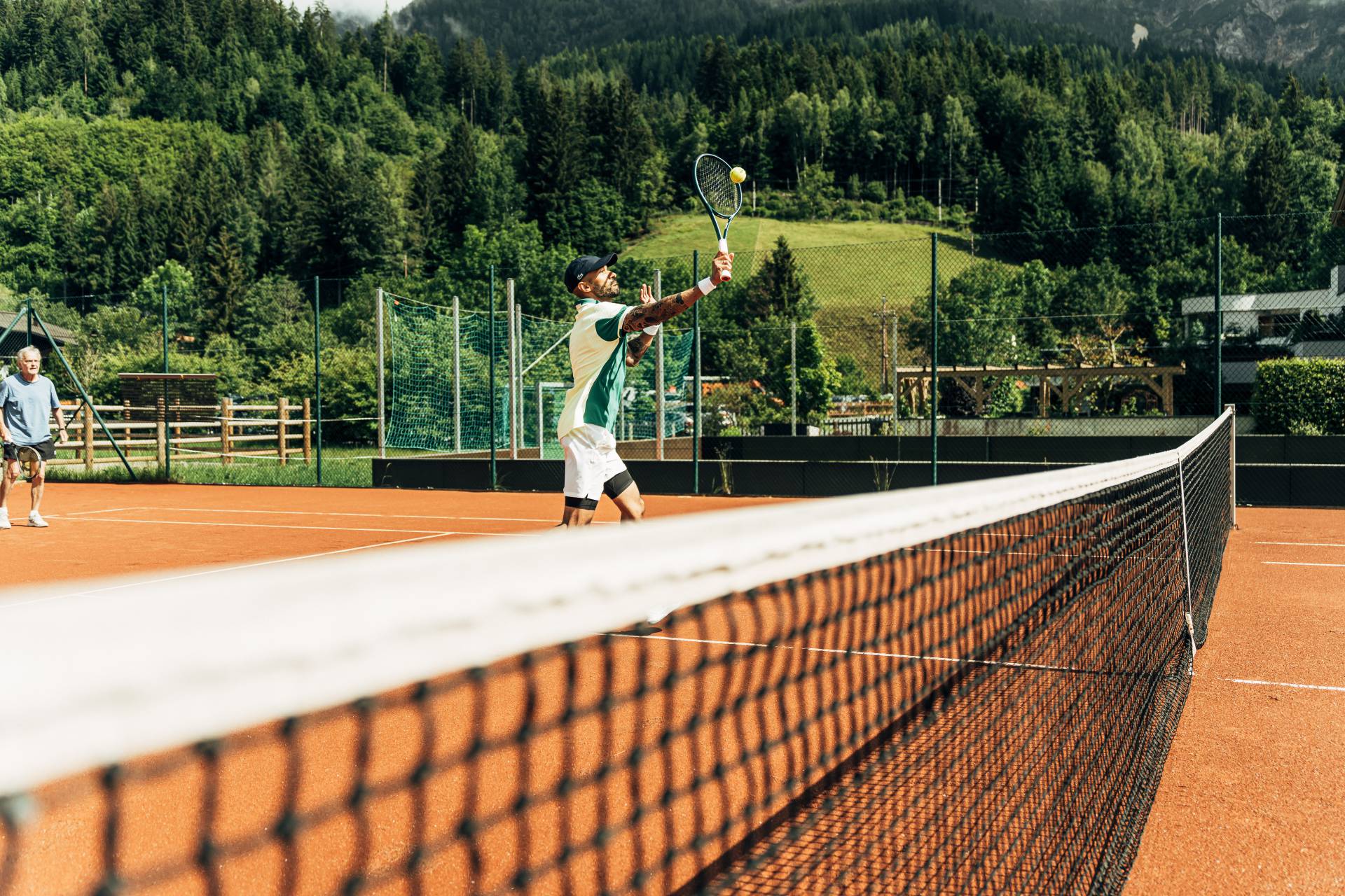 Tennis spielen auf dem Forsthofgut Tennisplatz