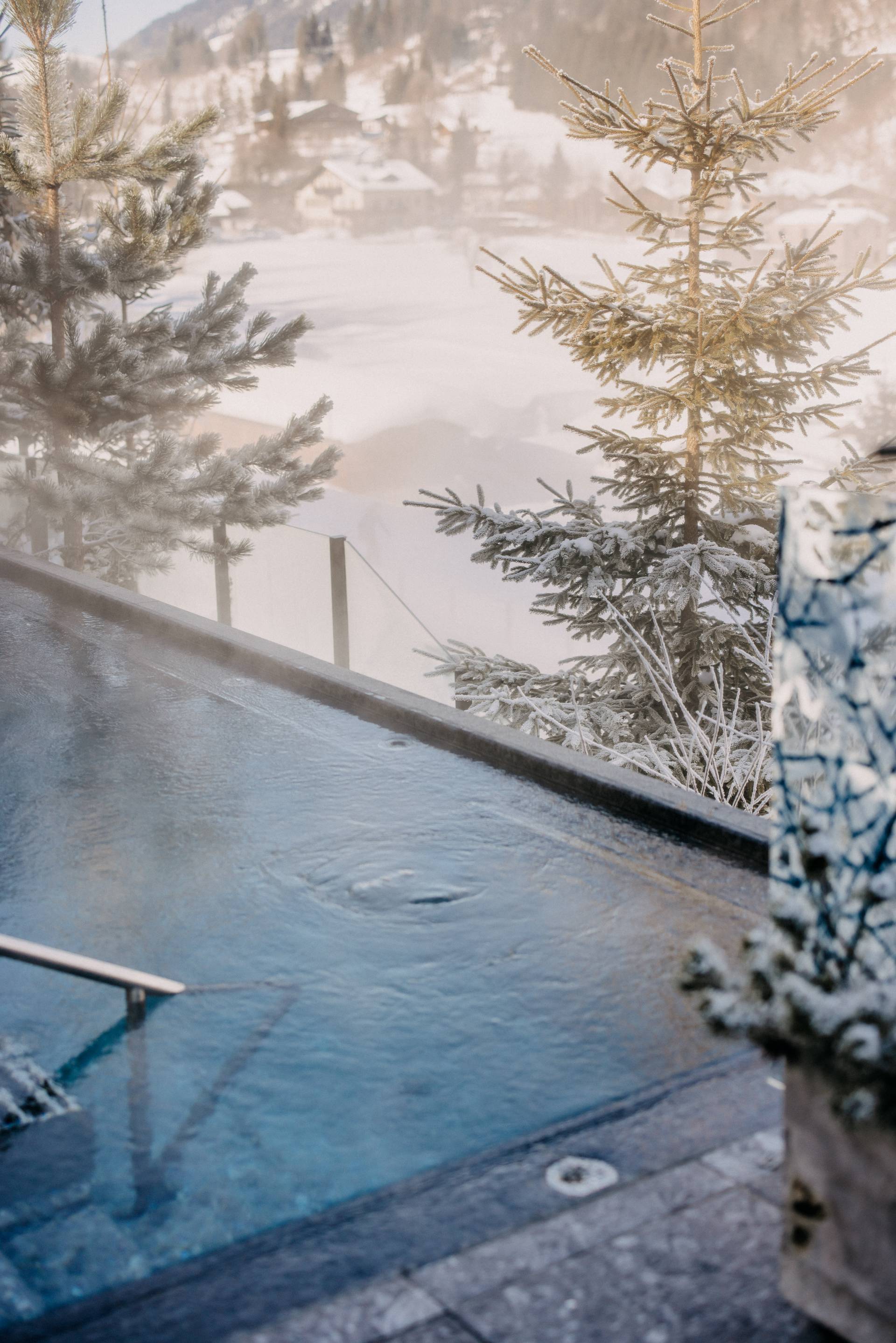 Entspannung in Wellnessbereich waldSPA des Naturhotel Forsthofgut