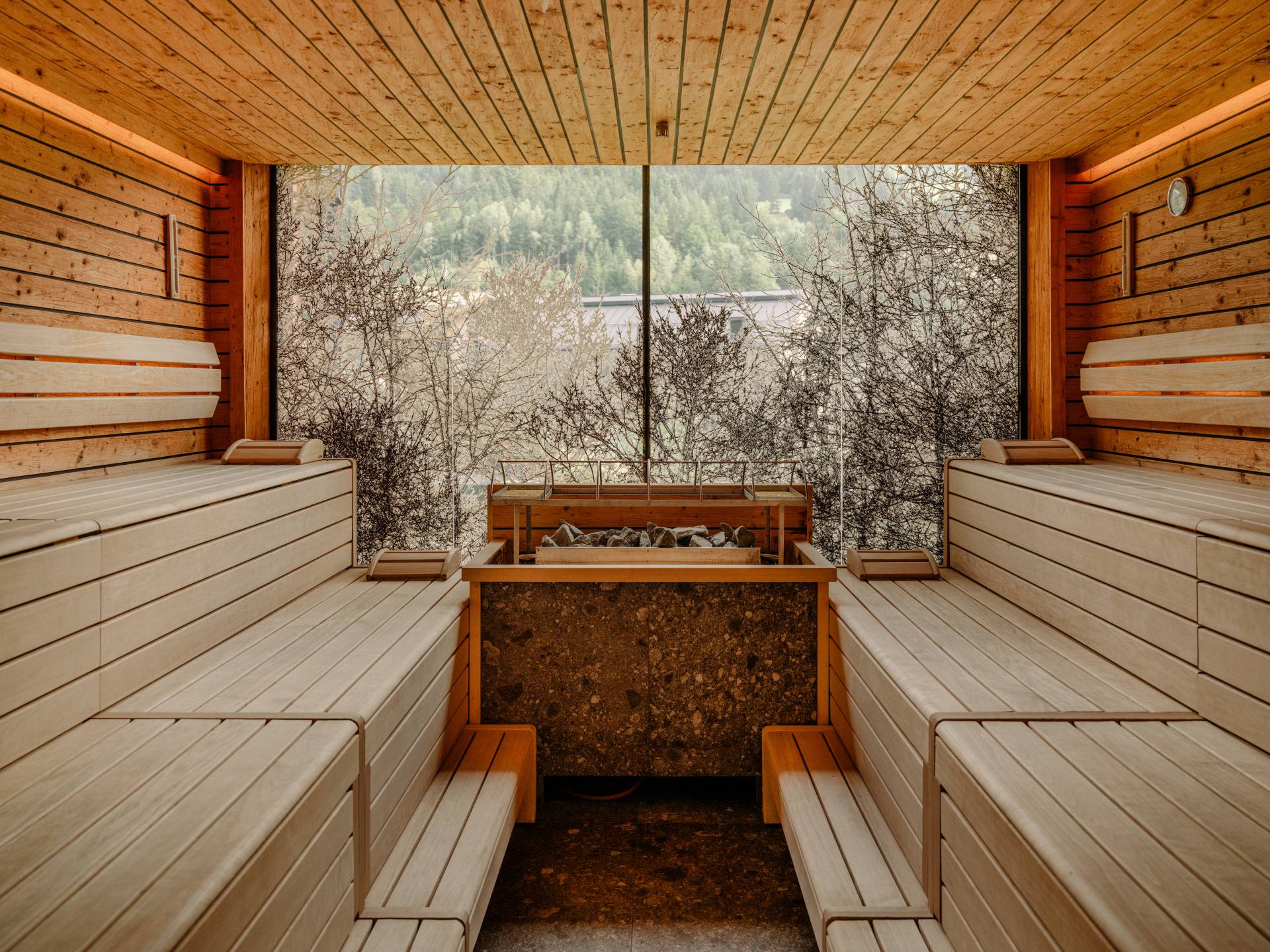 Enjoy wellness and sun - outdoor pool of the wellnesshotel in Austria Forsthofgut