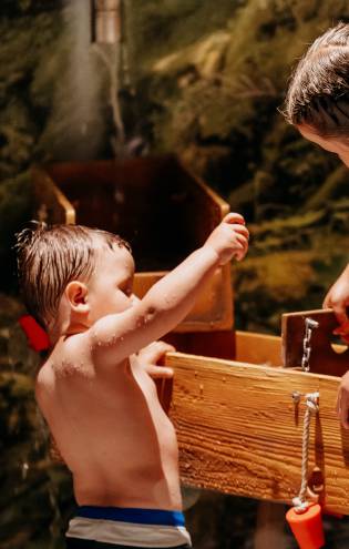 Wasserspiele für Kinder im Wellnessbereich 