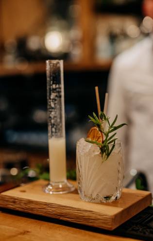 Cocktail Cocktailbar Österreich Leogang Naturhotel Forsthofgut Botanist