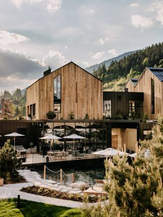Panoramic view of the lake house with the Leogang Mountains in the background