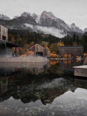 Entspannung in Wellnessbereich waldSPA des Naturhotel Forsthofgut