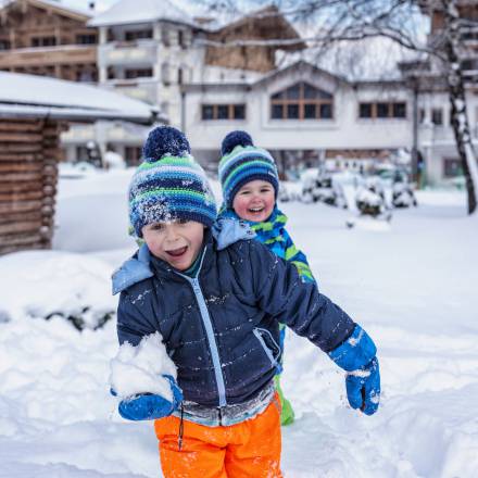 Snowballing children
