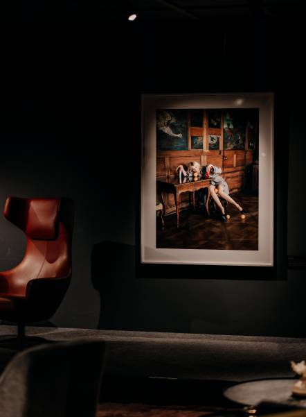 Kunstwerk Claudia Schiffer erstellt 2009 von Erwin Wurm im Naturhotel Forsthofgut