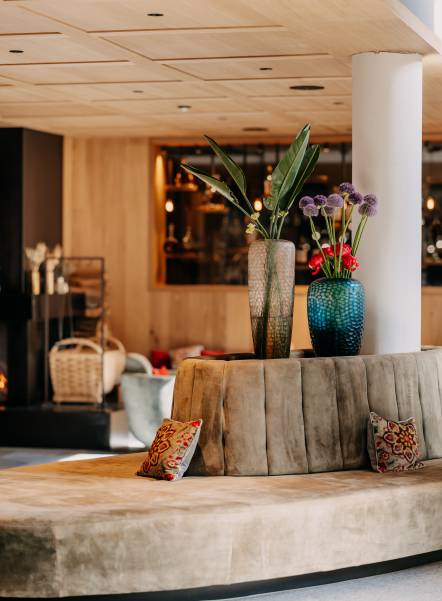 Blumen Vielfalt im Naturhotel Forsthofgut Zimmer und Lobby