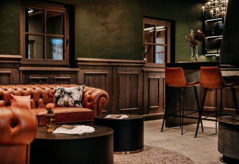 Gemütliche Reiterlounge im altertümlichen Stil