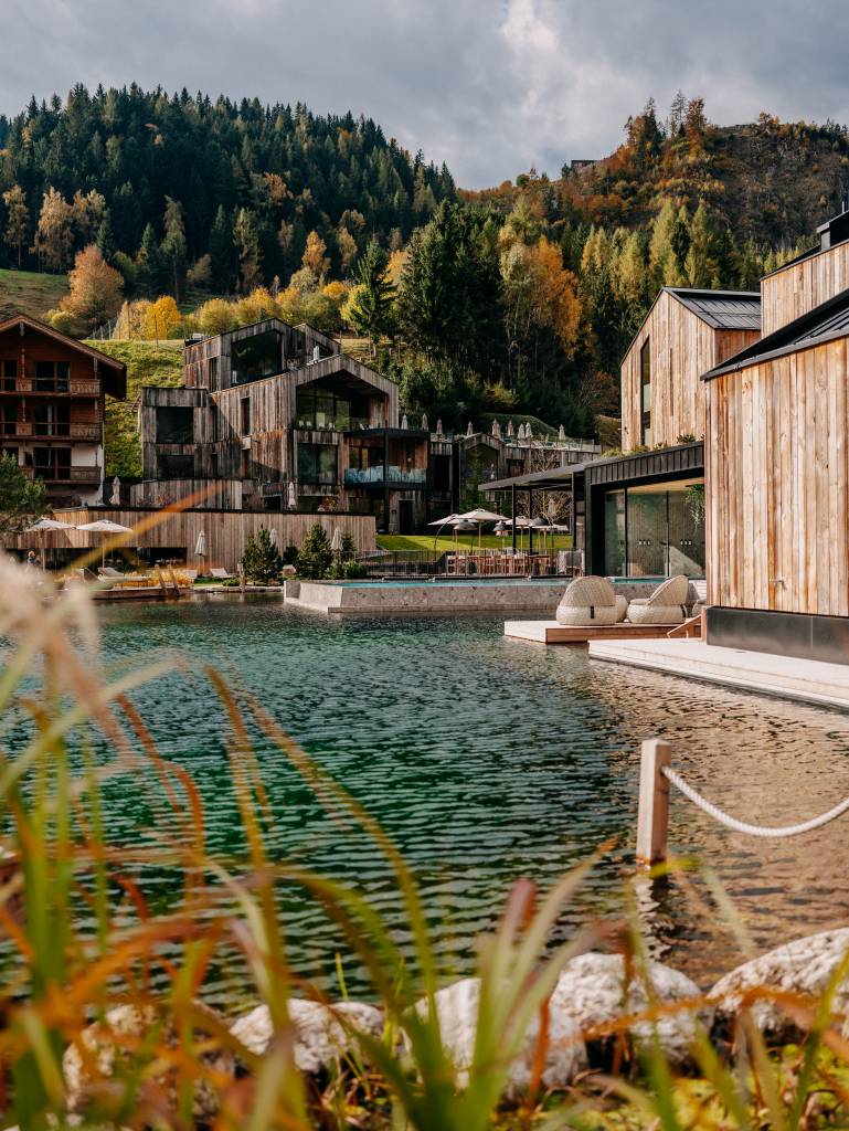 Seepool als Infinity Pool im Badesee