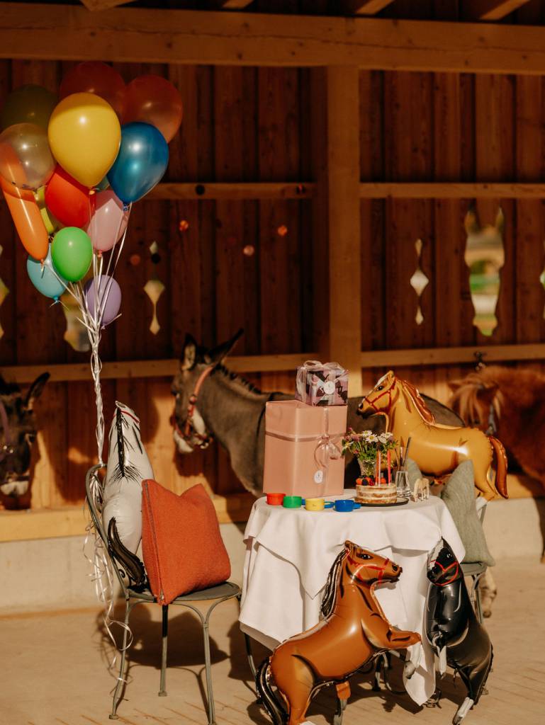Pferde Geburtstag auf dem Reiterhof im Forsthofgut 