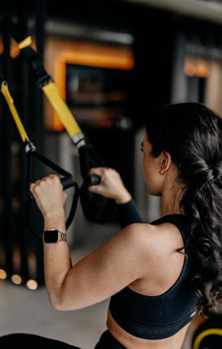 Strength training with TRX bands in the gym of the Forsthofgut