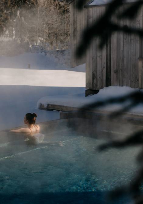 Sauna im Adults Only Hotel Forsthofgut im Winter in Österreich