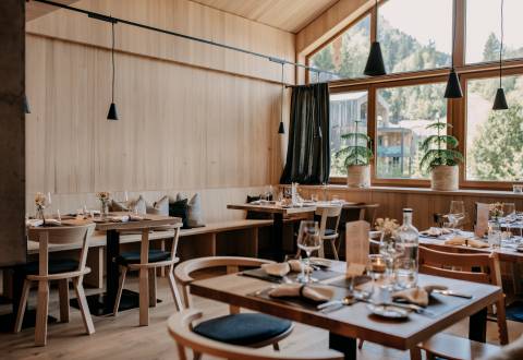 Innenansicht Restaurant im Naturhotel Forsthofgut