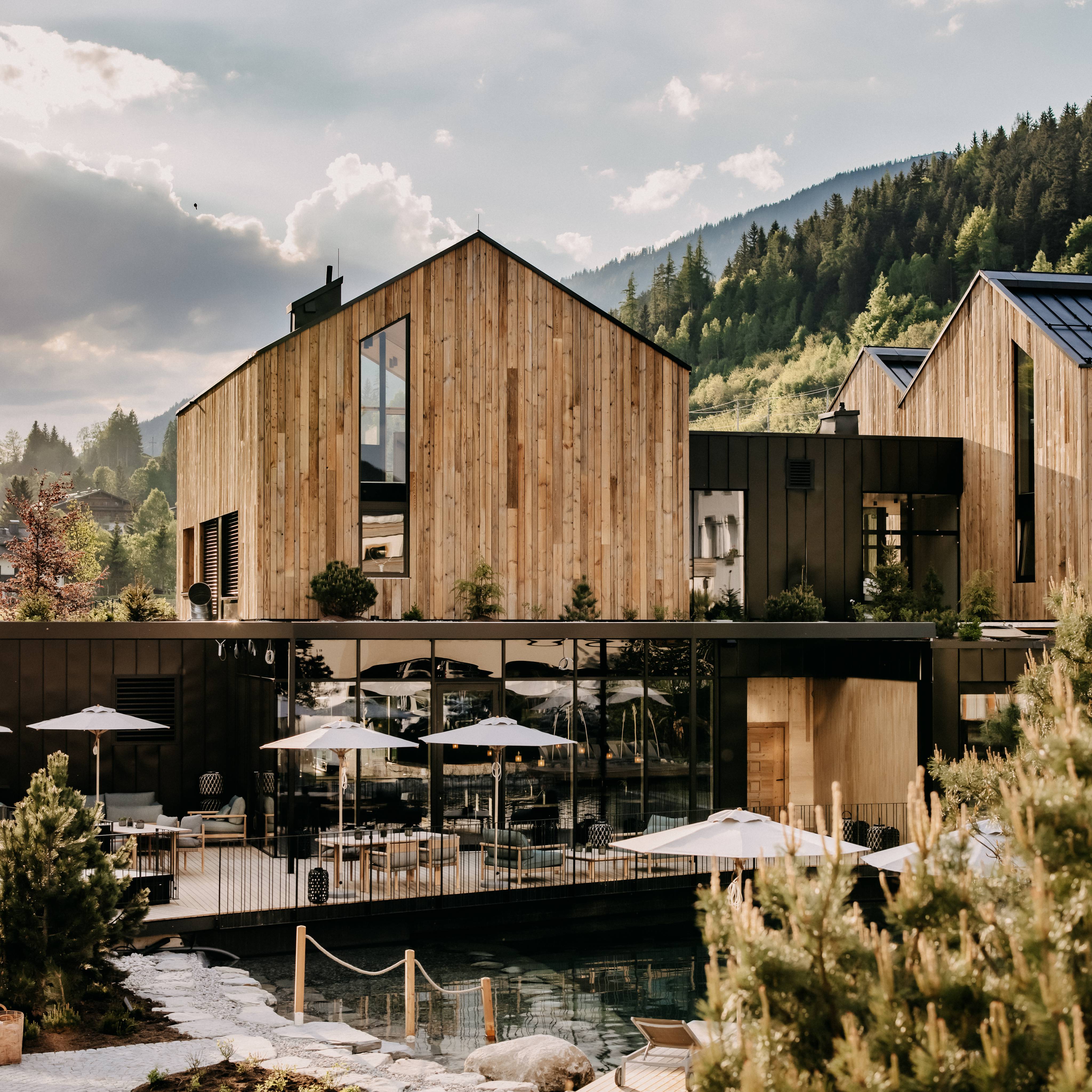 Panoramic view of the lake house with the Leogang Mountains in the background