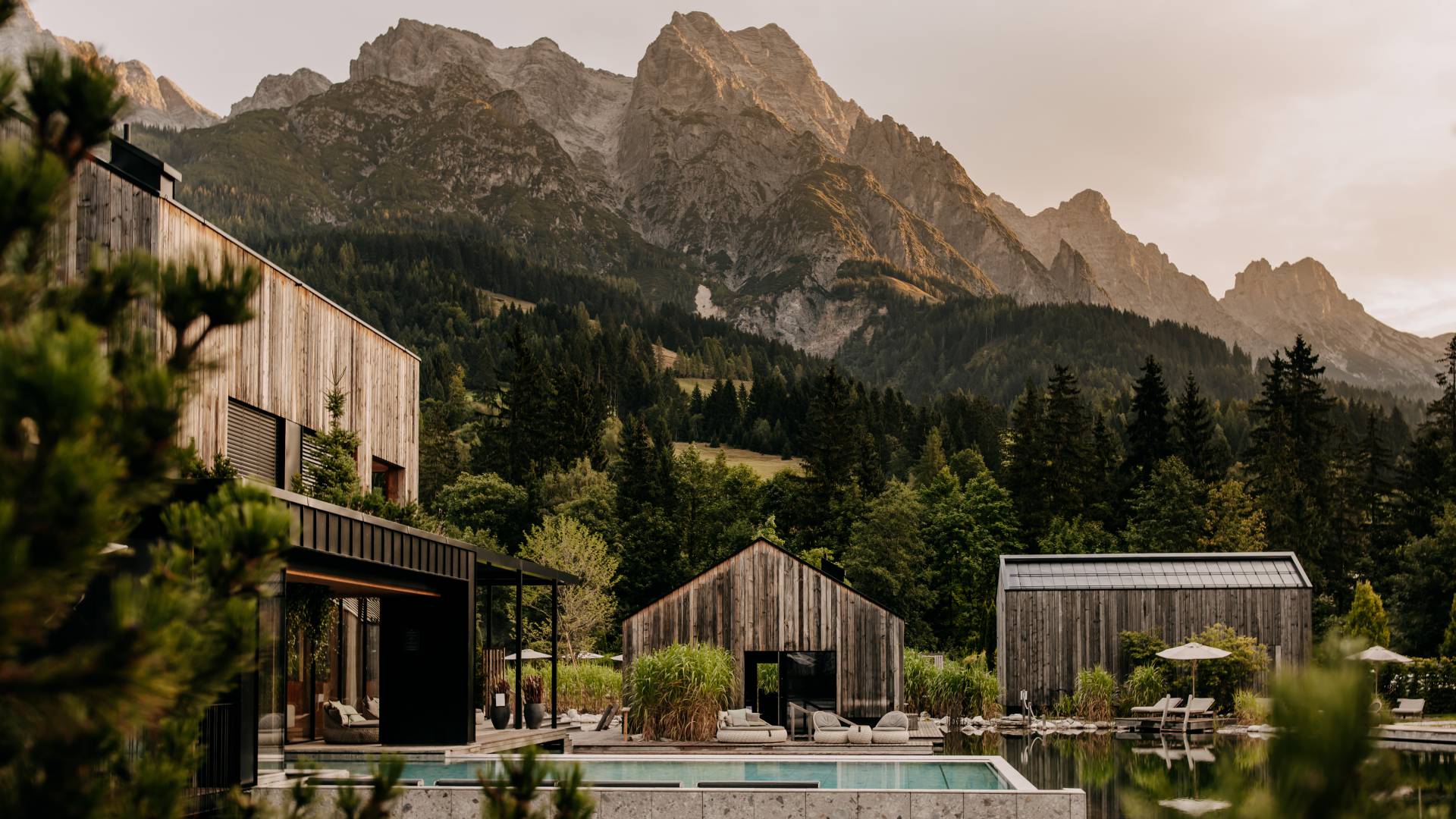 Sommer Ausblick aus dem waldSPA des Naturhotel Forsthofgut