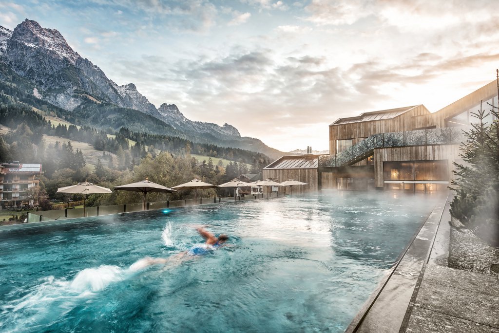 Stilvolle Wellness In Den Bergen Fotos